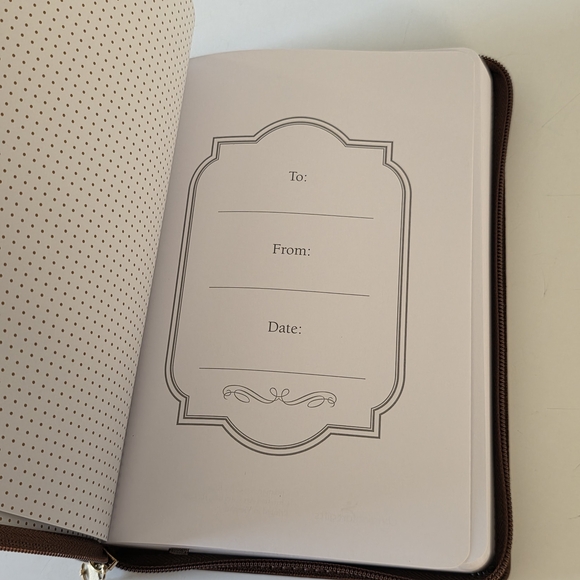 🦋LAST ONE Embossed FAUX Leather Zip Journal - Picture 9 of 16